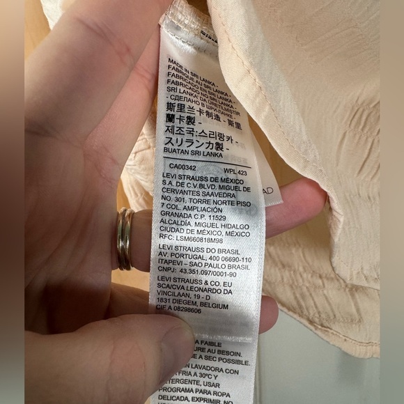 Levi’s Peasant Lace Up Crop Top Puff Long Sleeve Light Peach Romance Size XSmall - Picture 6 of 7